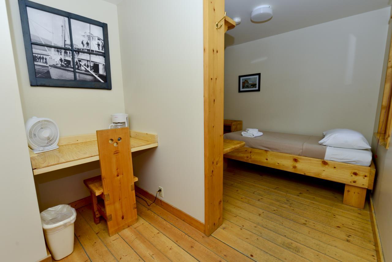 Hotel The Bunkhouse Dawson City Exterior foto