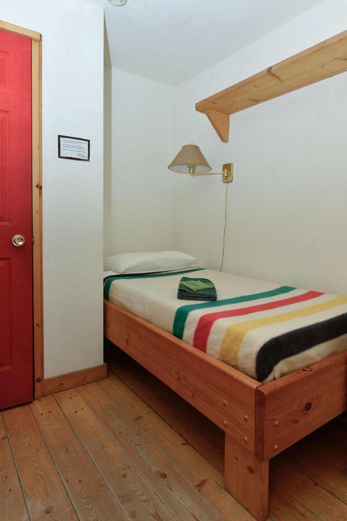 Hotel The Bunkhouse Dawson City Exterior foto